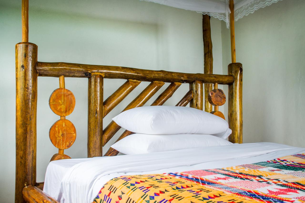 Queen Elizabeth Pvt Lodge Kichwamba Bagian luar foto